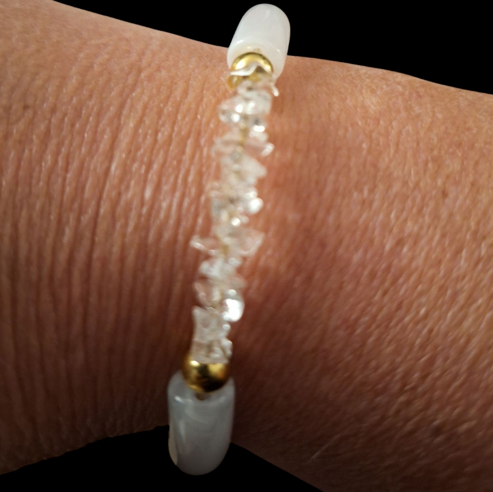 Elegant White and Gold Women's Bracelet - Picture 4 of 4